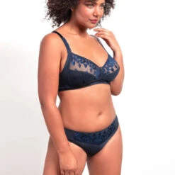 Slip Chantelle Bold Curve -Vêtements Soldes slip femme chantelle bold curve bleu marine 5
