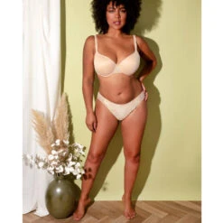 Slip Chantelle Champs Elysées -Vêtements Soldes slip femme chantelle champs elysees beige jaune 3