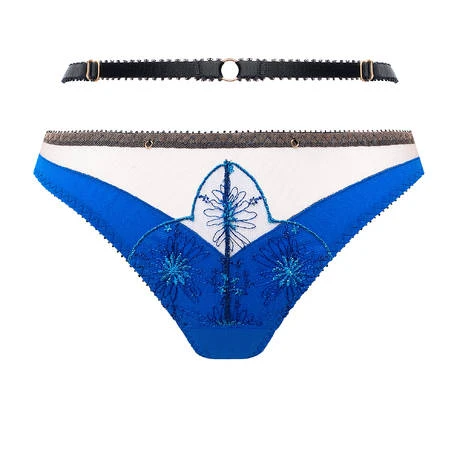 String Edge O' Beyond Judith 2 String Edge O' Beyond Judith – Image 2