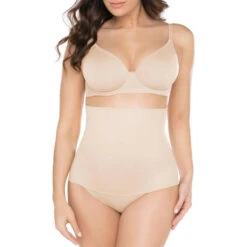 String Taille Haute Gainant Miraclesuit Comfy Curves